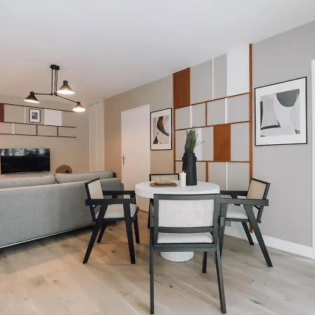 Bastille - 1 Et Terrasse A Pere-lachaise Paris