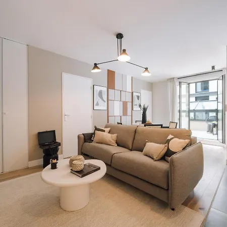 Bastille - 1 Et Terrasse A Pere-lachaise